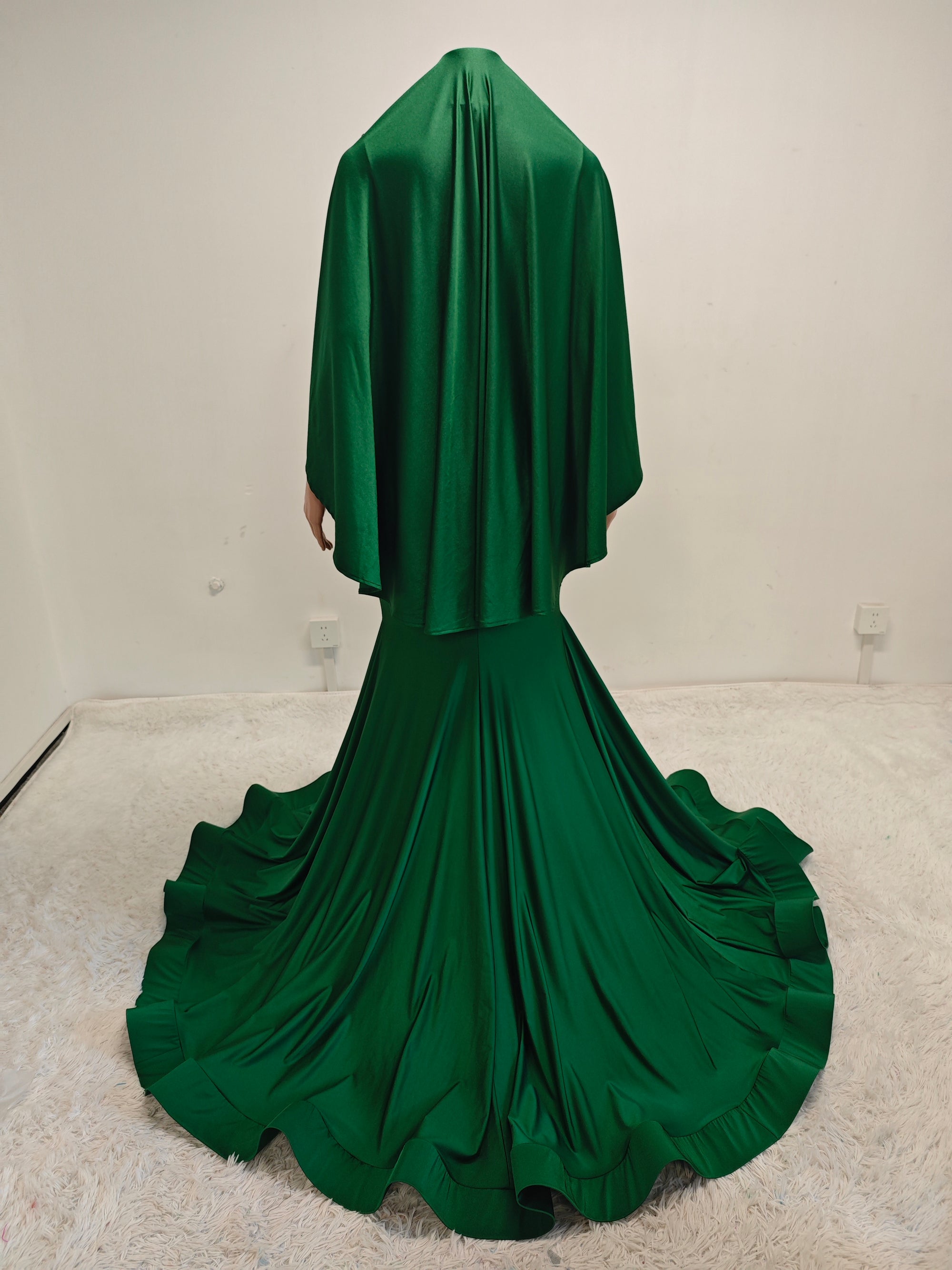 Emerald Enchantress Crystal Gown – Luxury Green Mermaid Evening Dress
