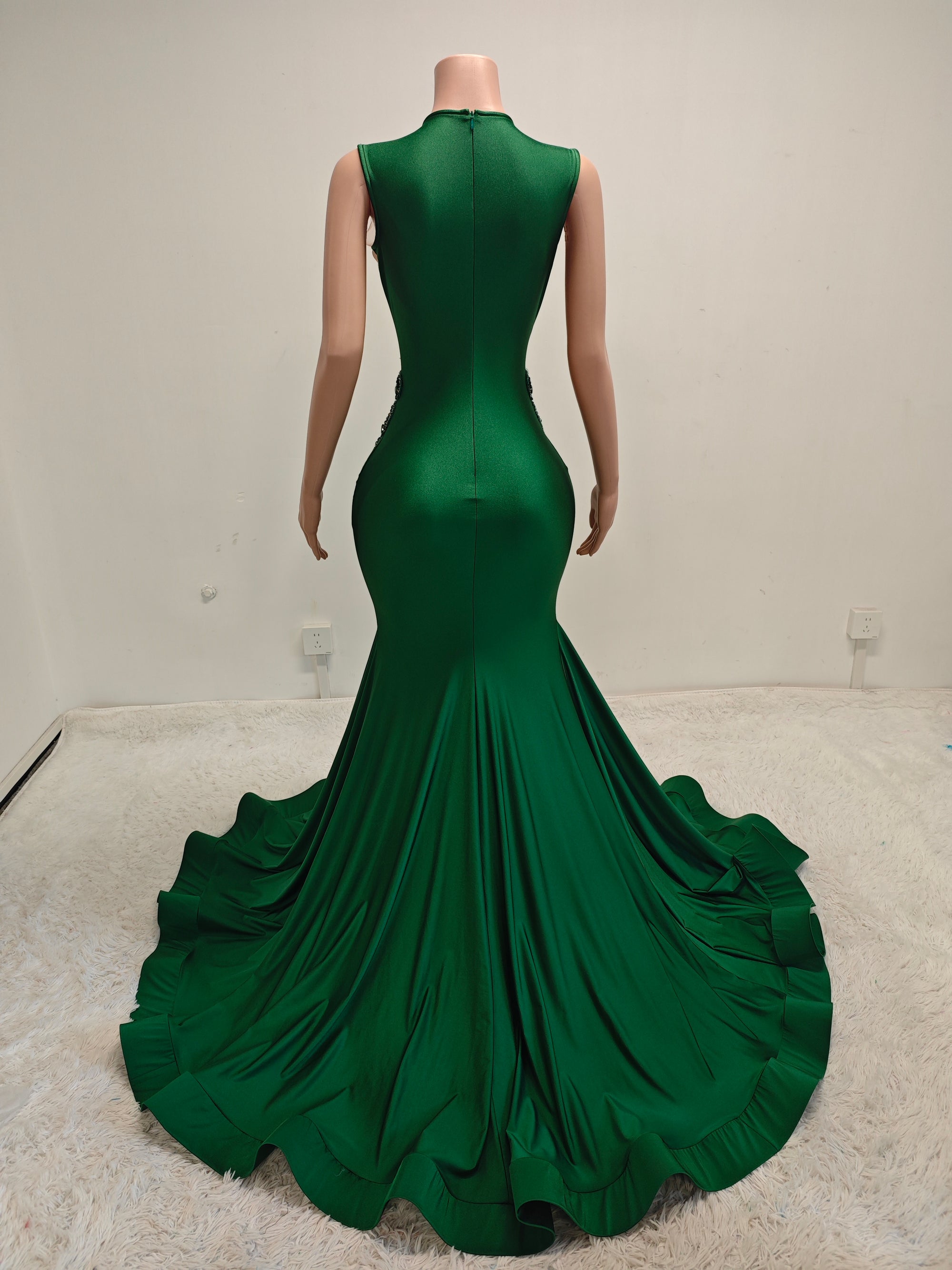 Emerald Enchantress Crystal Gown – Luxury Green Mermaid Evening Dress