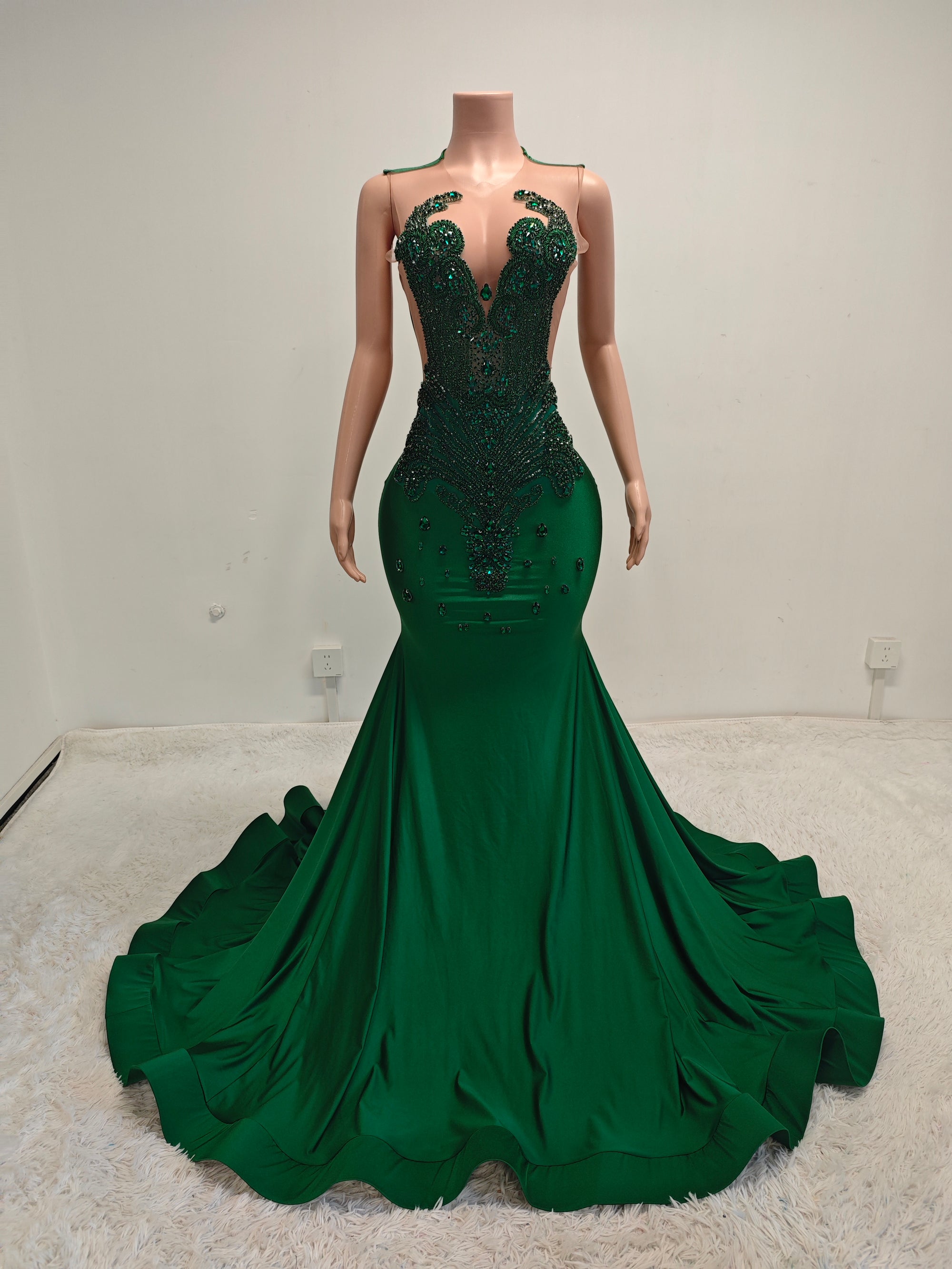 Emerald Enchantress Crystal Gown – Luxury Green Mermaid Evening Dress